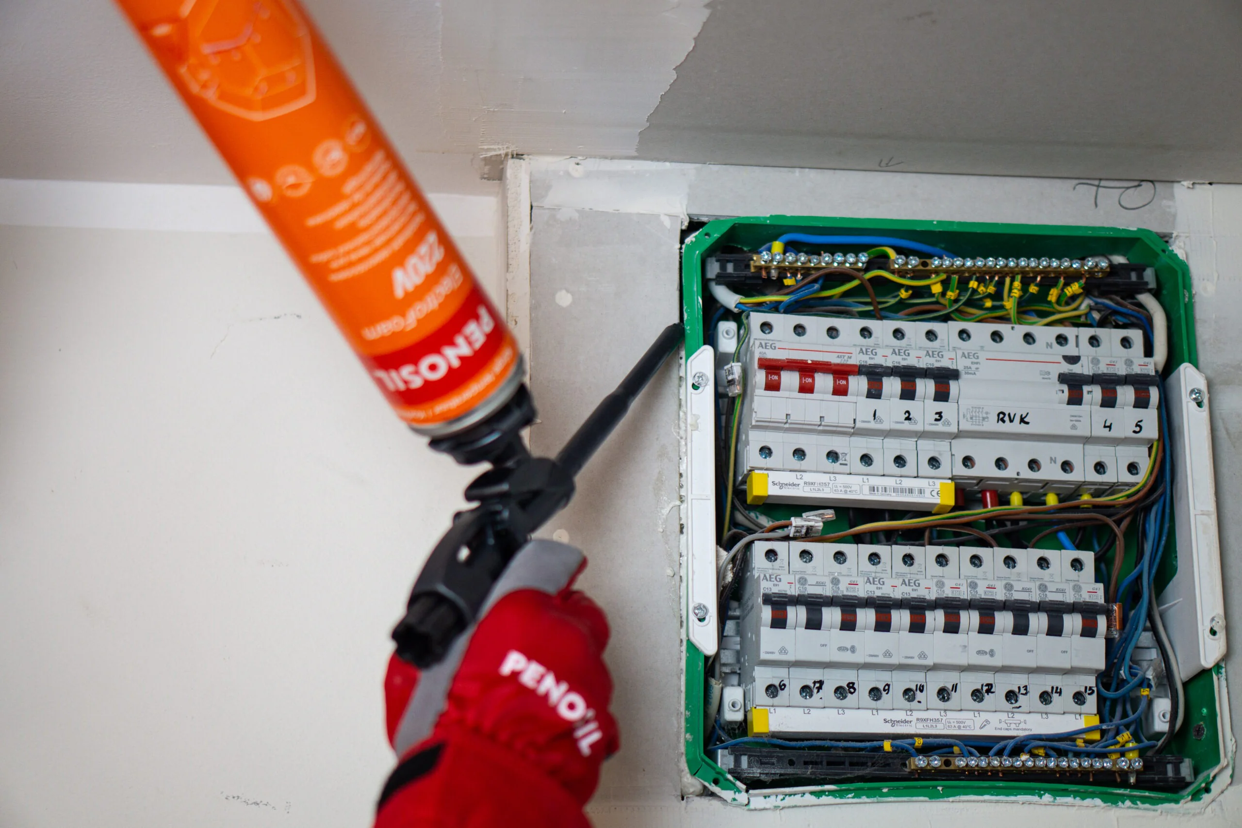 Espuma ElectroFoam 220V para Fixação e Vedação em Instalações Elétricas Penosil - Image 3